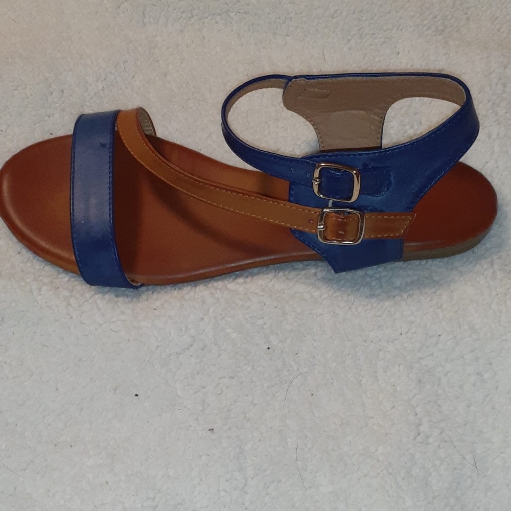 Sandals - Picture 3 of 3